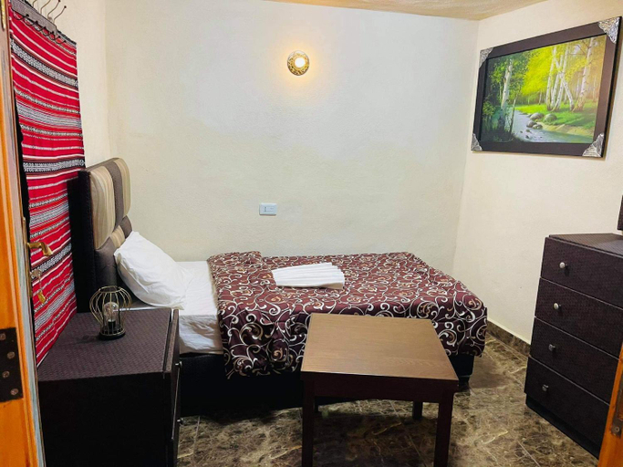 Bedroom 2, Dana Gate Lodge, Bsaira