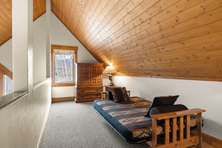 Bedroom 3, Russell Home by Avantstay Expansive Deck, Stunning Views & Hot Tub!, San Miguel