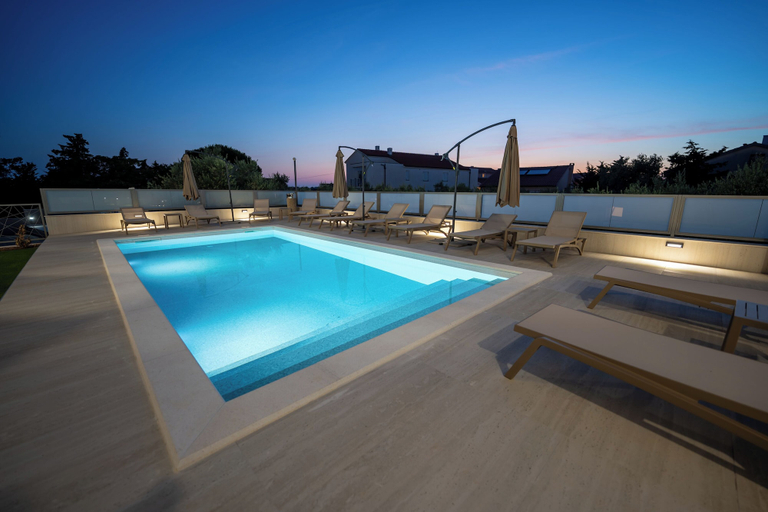 Sport & Beauty 4, Poolside Hideout Apartments, Novalja