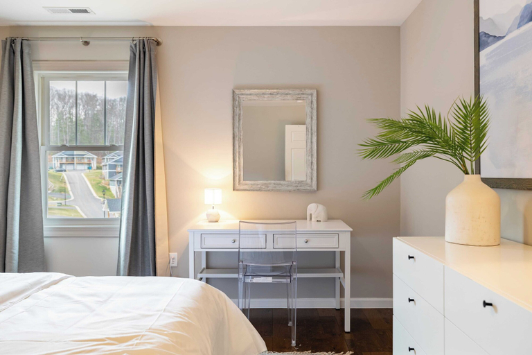Bedroom 4, Silver Maple by Avantstay Modern & Stylish Haven, Buncombe