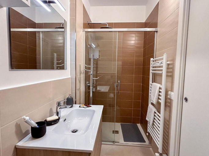 Bathroom 2, Apartment in Sicily with Stunning Sea View, Messina
