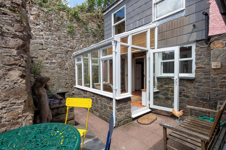 Others 5, The Old Cottage - Central Location Near the Beach, Pembrokeshire