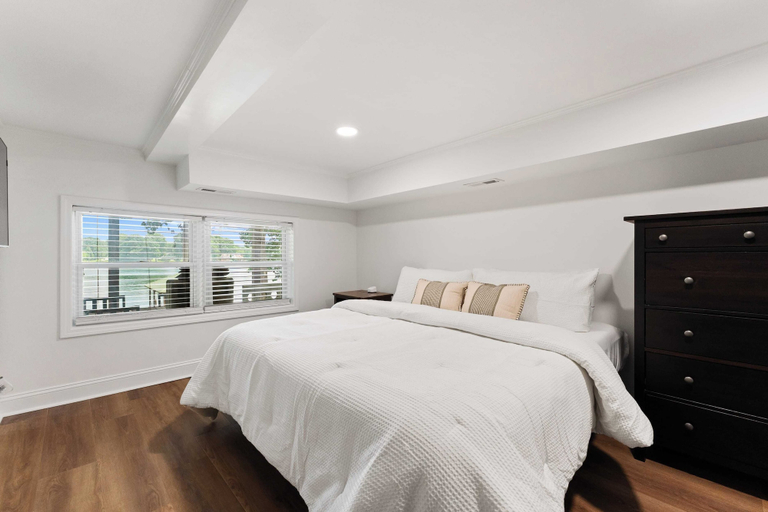 Bedroom 2, Lake Days by Avantstay Hot Tub + Firepit + Game Room & Private Dock Access, Catawba