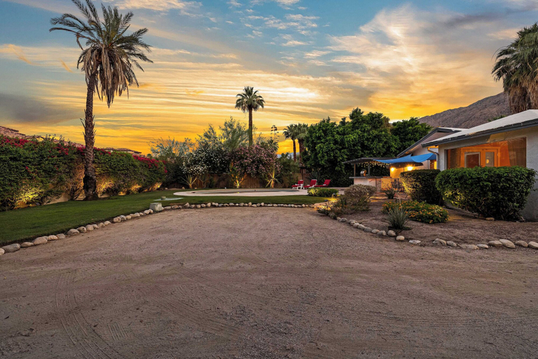 Exterior & Views 2, Dandelion by Avantstay Pool, 0.2mi to Downtown!, Riverside
