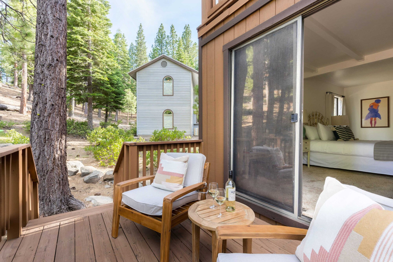 Interior 2, Wolfe by Avantstay 5mins Northstar w Hot Tub Fireplace 2 Private Decks, Placer