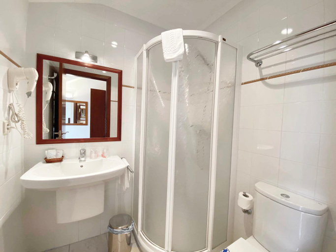 Bathroom 3, Hotel EntreRobles, Pontevedra