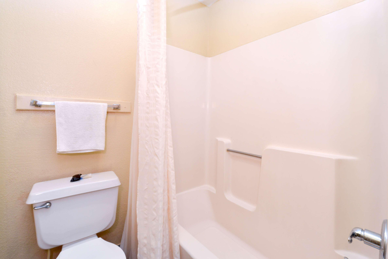 Bathroom 3, Americas Best Value Inn Monroeville, Monroe