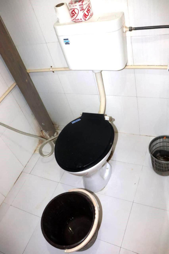 Bathroom 1, Stay Inn Hostel, Varanasi