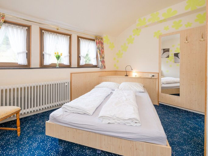 Bedroom 2, Gruppenvilla mit Waldzugang in Winterberg, Hochsauerlandkreis