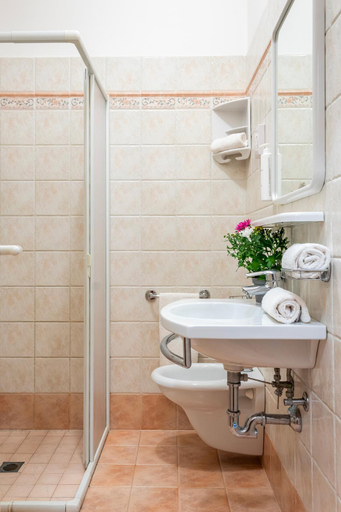 Bathroom 5, Mon Hotel, Rimini