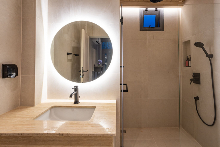 Bathroom 13