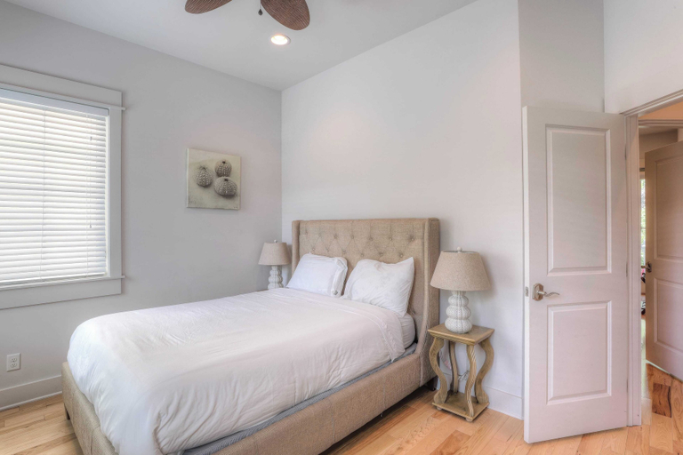 Bedroom 2, Dunn Inn 2 by Avantstay Walk to Beach, Pool Access, Sleeps 17!, Walton