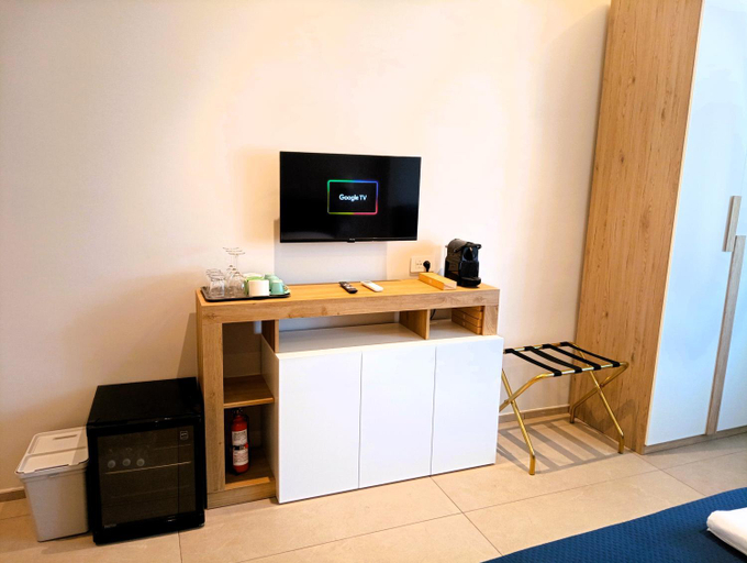 Others 3, Mile Rooms, Bari