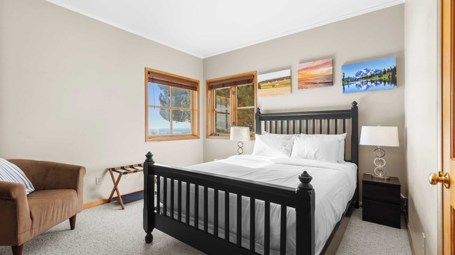 Bedroom 2, Seacliff Haven by Avantstay Waterfront Luxury, Stunning Views, Hot Tub & Game Room, Island