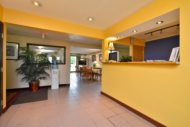 Public Area 2, Americas Best Value Inn Decatur, IL, Macon