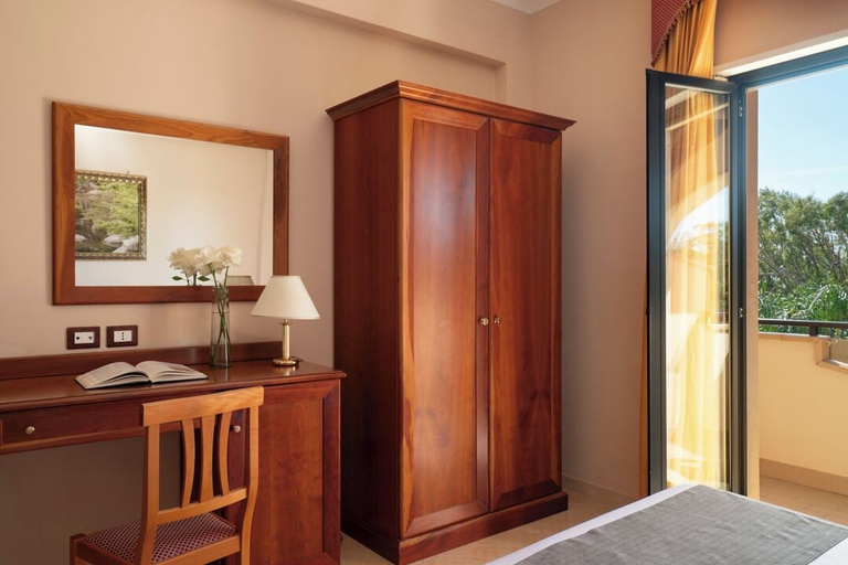 Bedroom 4, Madama club village, Crotone