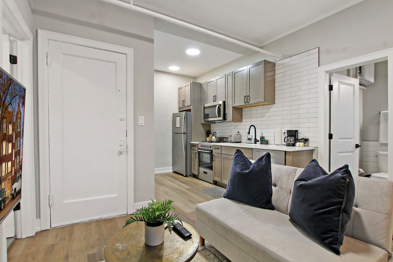 Others 3, Sleek and Cozy 1BR Apartment - Hartrey G, Cook