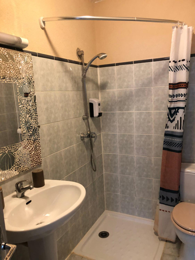Bathroom 3, Le Dauphine, Drôme