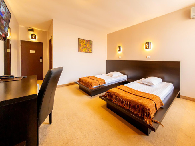 Bedroom 3, Hotel Maxim, Arad