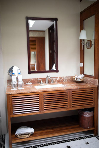 Bathroom 4, Mansion Alcazar, Cuenca