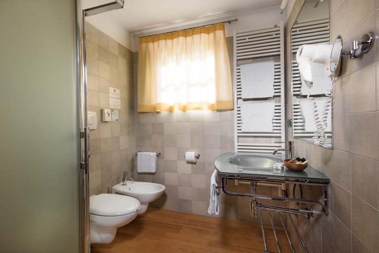 Bathroom 2, Romantic Charming Hotel Rancolin, Trento