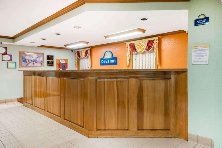 Public Area 2, Days Inn by Wyndham Amherst, Lorain