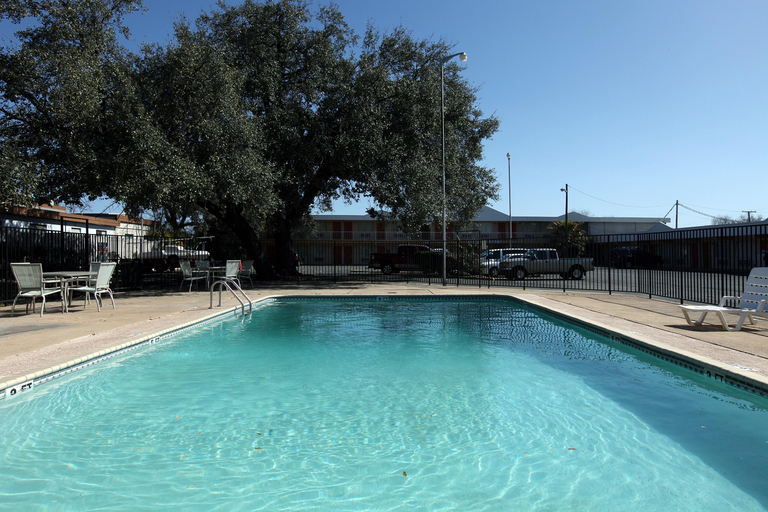 Sport & Beauty 5, Americas Best Value Inn Uvalde, Uvalde