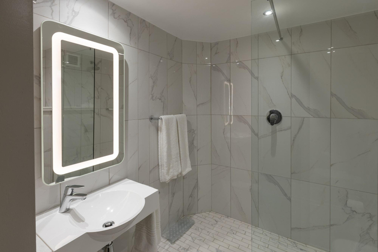 Bathroom 5, Stay Easy Mbombela, Ehlanzeni