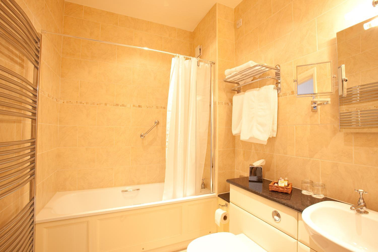Bathroom 2, Burt's Hotel, Scottish Borders