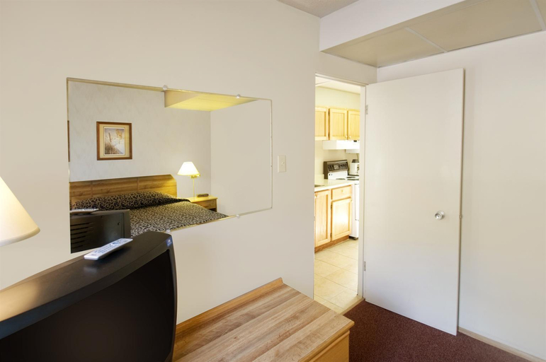 Bedroom 3, Canadas Best Value Desert Inn Suites Cache Creek, Thompson-Nicola