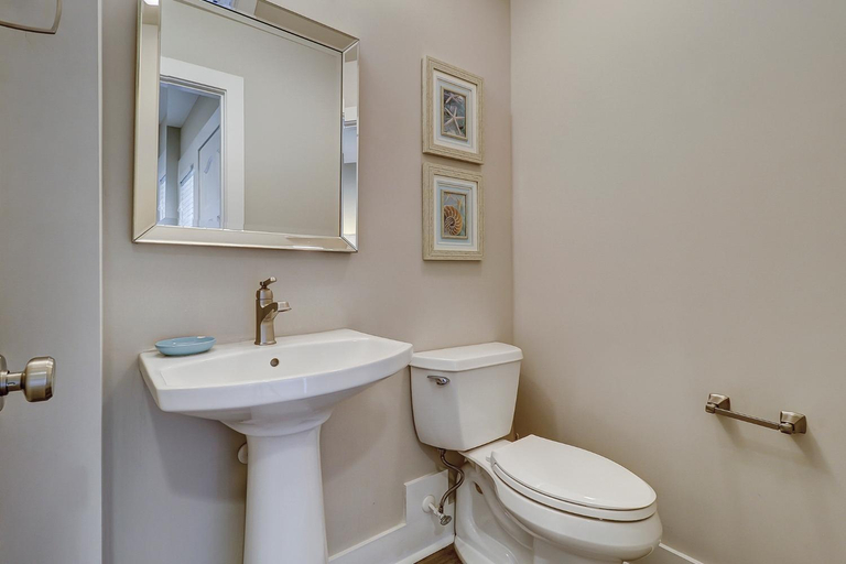Bathroom, Schooner Court 740, Beaufort