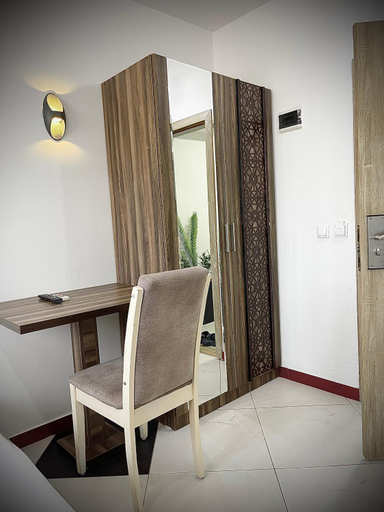 Others 4, Hostel Heimli, Priština