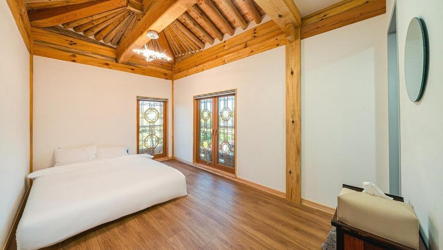 Bedroom 2, Gyeongju Recreation Area Hanok Pool Villa, Gyeongju