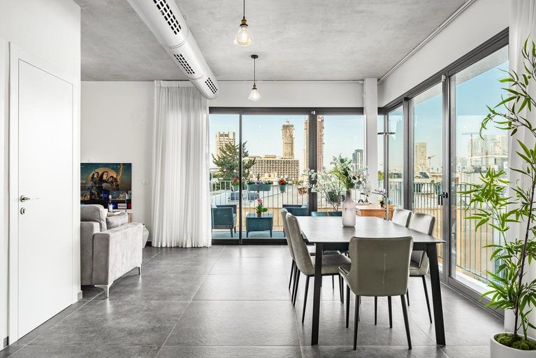 Food & Drinks 5, Top TLV Grand Suites