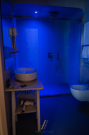 Bathroom 4, Hangar Hotel, Caserta