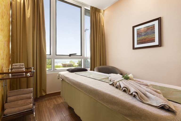 Bedroom 2, Ramada by Wyndham Beach Hotel Ajman, Ajman