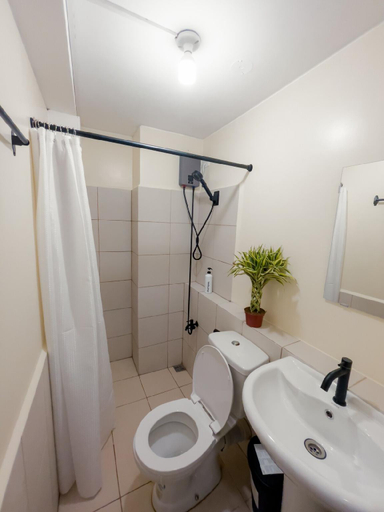 Bathroom 3, Bucky's 2BR Condo near Eastwood, Pasig City