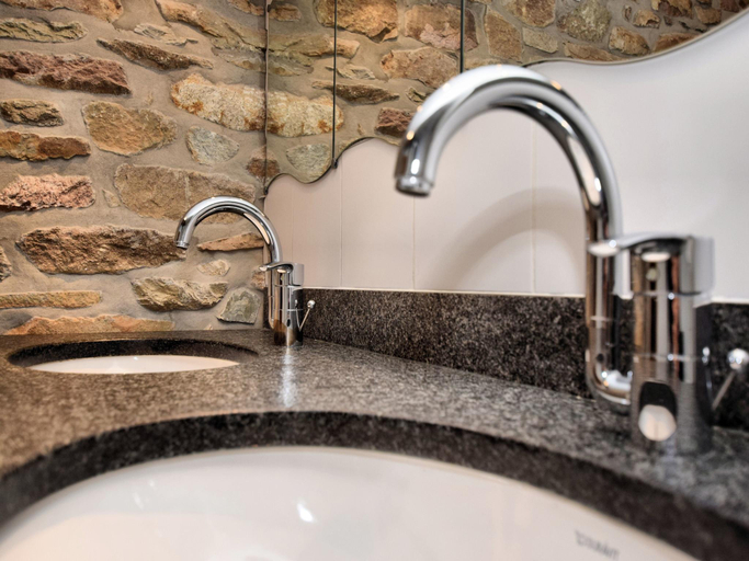 Bathroom 3, Forest-Edge Stay, Burtonville, Luxembourg