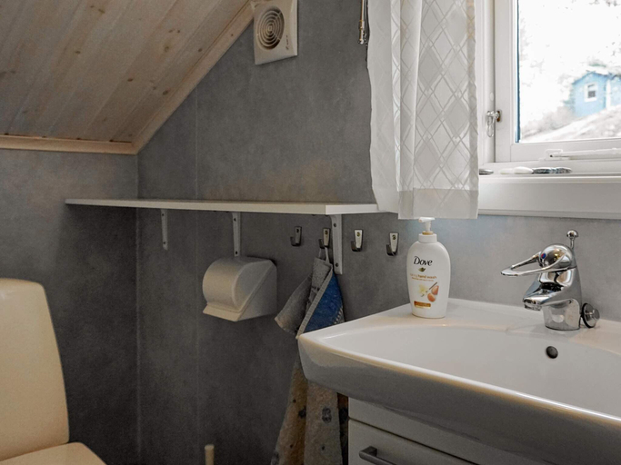 Bathroom, person holiday home in ELLOS, Orust