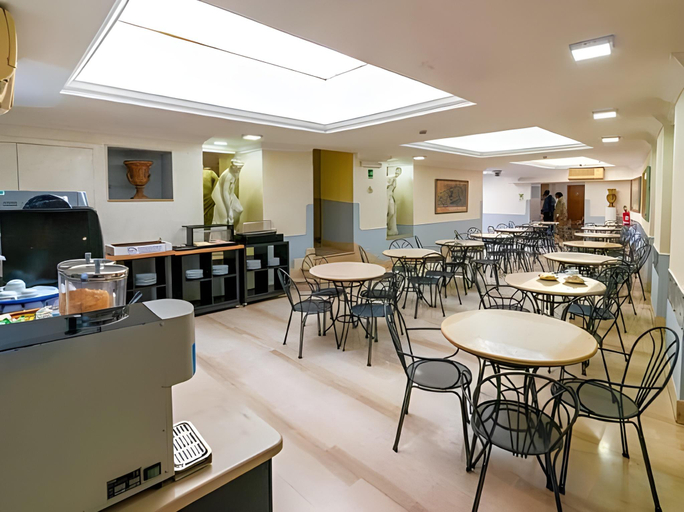 Food & Drinks 4, Hotel Center 2, Roma