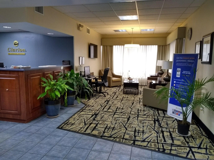 Public Area 2, Clarion Inn Cleveland near University, Bradley