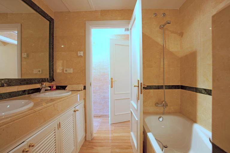 Bathroom 2, Apartment in Marbella Near Sandy Beach, Málaga