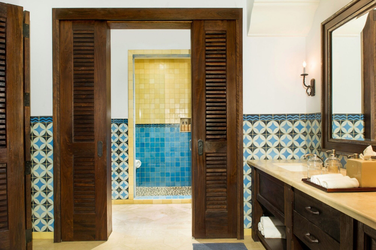 Bathroom 4, Rancho Santana, Tola