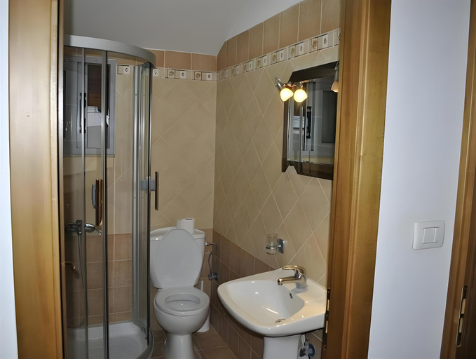 Bathroom 3, Hotel Bleta, Gjirokastrës