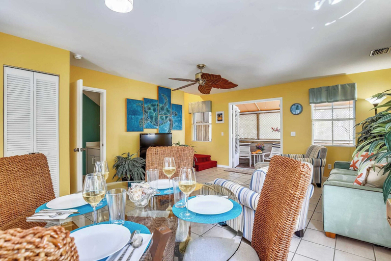 Others 5, Duval Sea Turtle by Avantstay Great Location Close to Shops Shared Pool!, Monroe