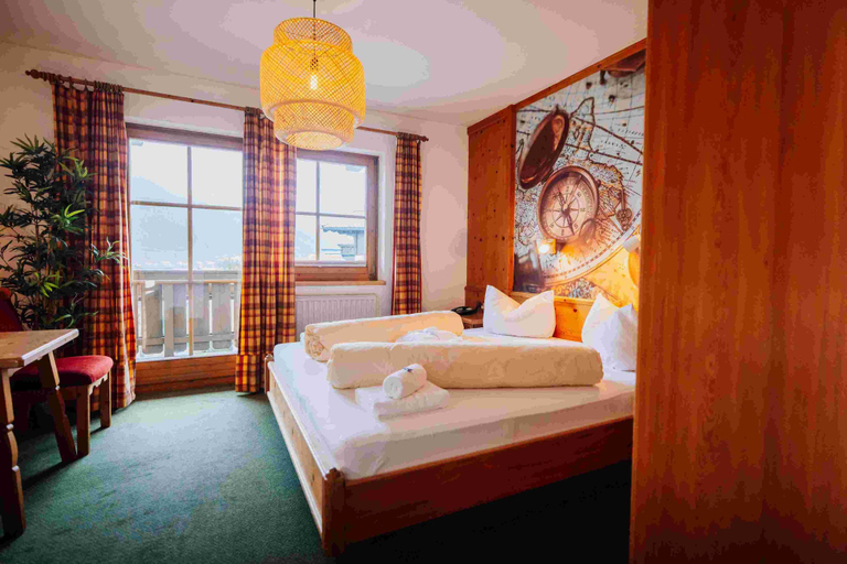 Bedroom 3, Hotel in the HEART, Zell am See