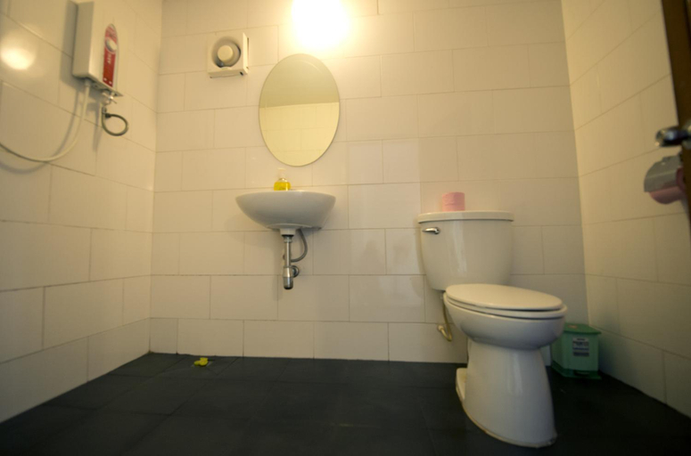 Bathroom 9