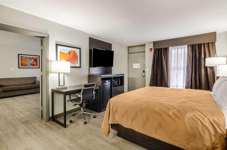Bedroom 3, Quality Inn, Shiawassee