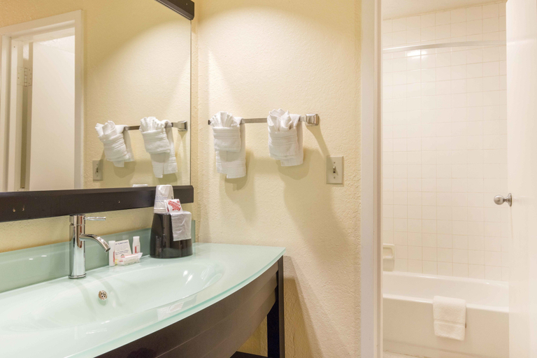 Bathroom 4, Motel 6 Little Rock, AR - Airport, Pulaski