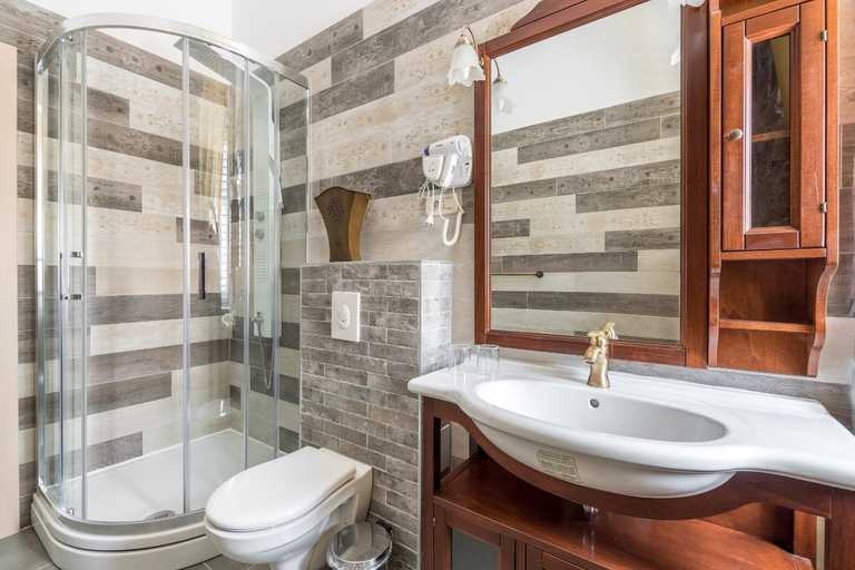 Bathroom 5, Pietra Rossa, Split